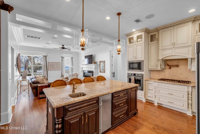 1118 E Beach Boulevard, Gulfport, MS 39501