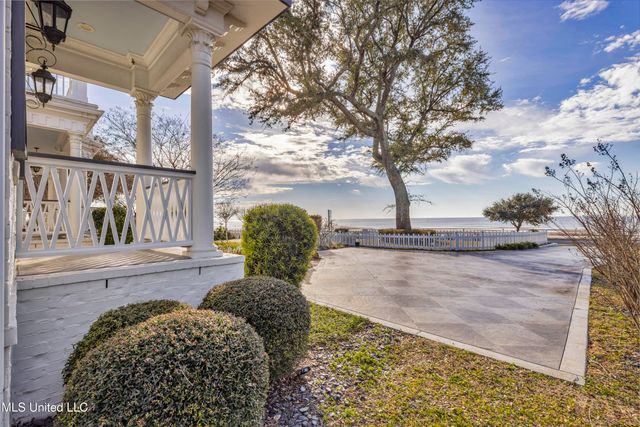 1118 E Beach Boulevard, Gulfport, MS 39501