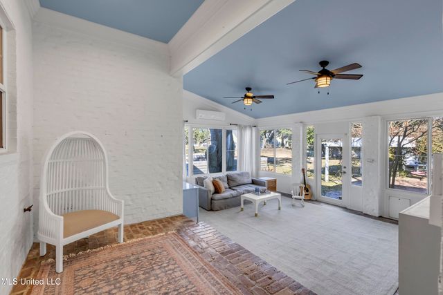 1118 E Beach Boulevard, Gulfport, MS 39501