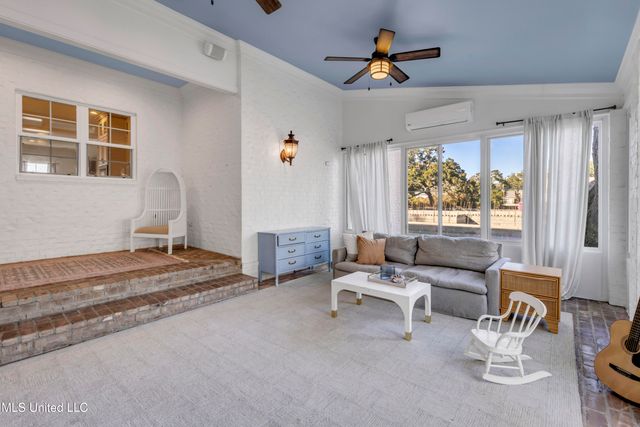 1118 E Beach Boulevard, Gulfport, MS 39501