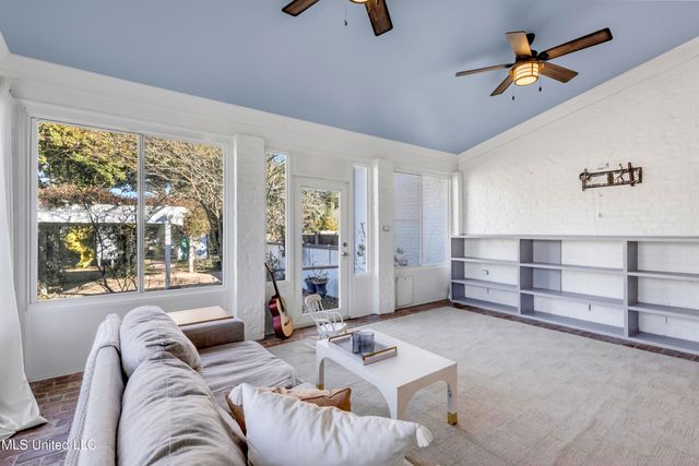 1118 E Beach Boulevard, Gulfport, MS 39501