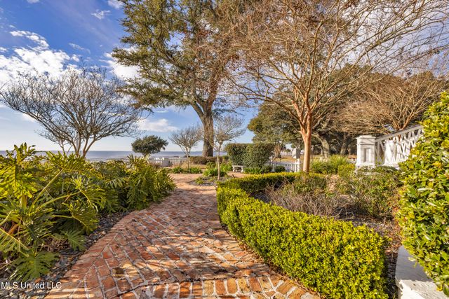 1118 E Beach Boulevard, Gulfport, MS 39501