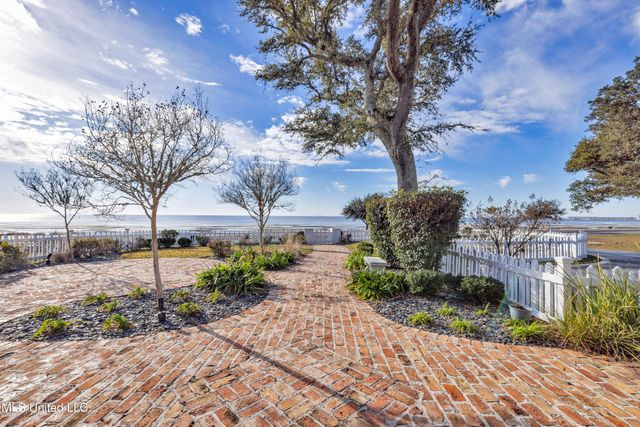 1118 E Beach Boulevard, Gulfport, MS 39501