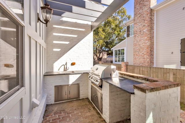 1118 E Beach Boulevard, Gulfport, MS 39501