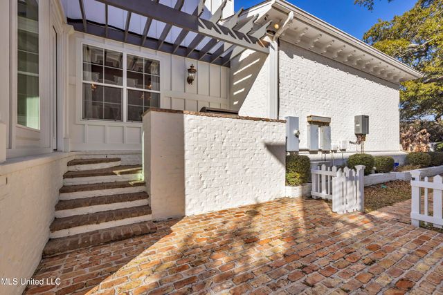 1118 E Beach Boulevard, Gulfport, MS 39501