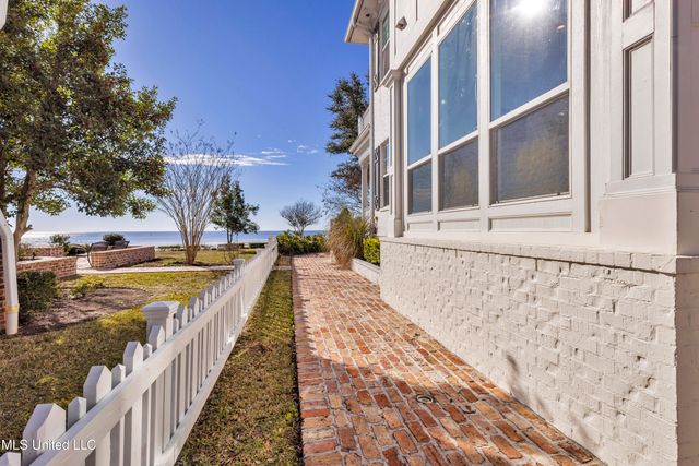1118 E Beach Boulevard, Gulfport, MS 39501