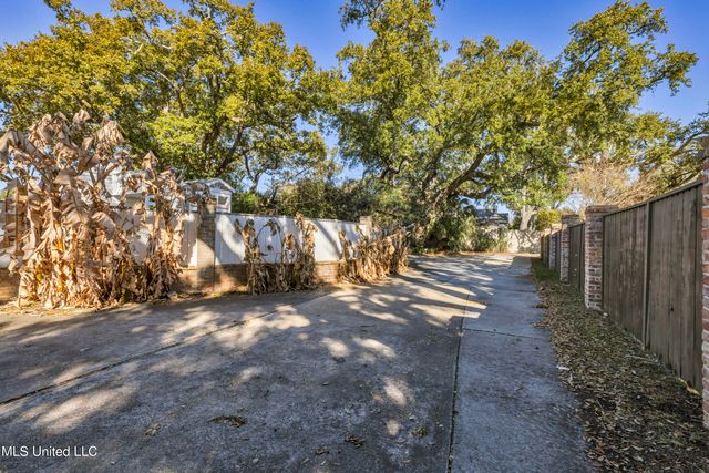 1118 E Beach Boulevard, Gulfport, MS 39501