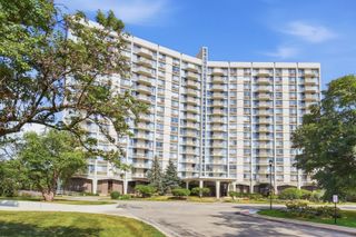 40 N Tower Road 7E, Oak Brook, IL 60523