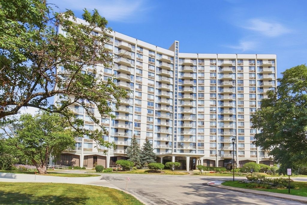 40 N Tower Road 7E, Oak Brook, IL 60523