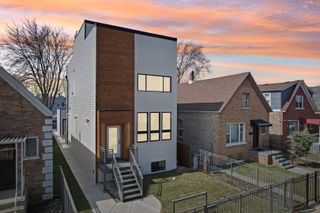 942 N Harding Avenue, Chicago, IL 60651