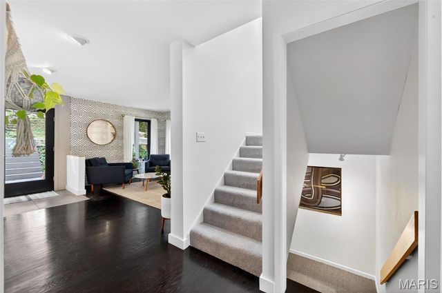 11333 Cragwold Road, St Louis, MO 63122