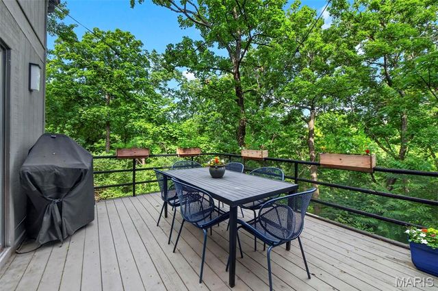 11333 Cragwold Road, St Louis, MO 63122