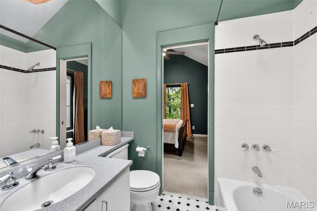 11333 Cragwold Road, St Louis, MO 63122