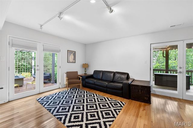 11333 Cragwold Road, St Louis, MO 63122