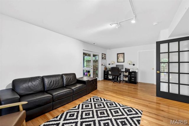 11333 Cragwold Road, St Louis, MO 63122