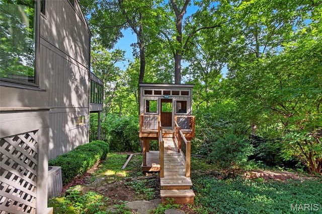 11333 Cragwold Road, St Louis, MO 63122