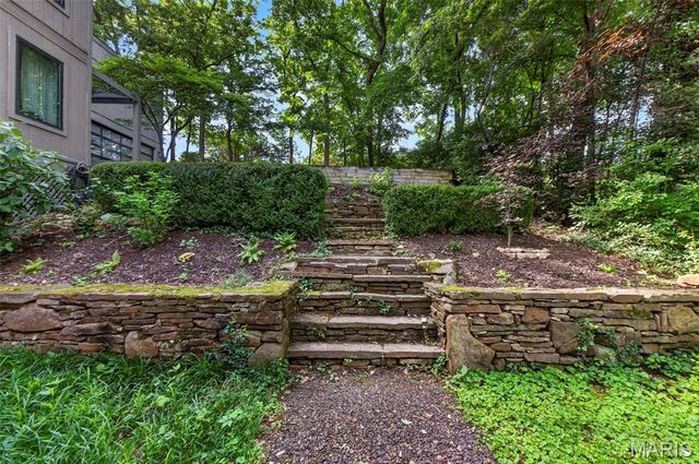 11333 Cragwold Road, St Louis, MO 63122