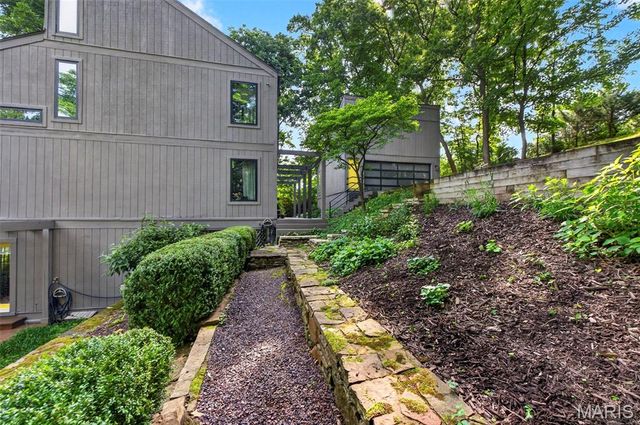 11333 Cragwold Road, St Louis, MO 63122