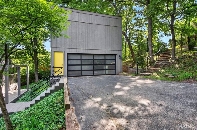 11333 Cragwold Road, St Louis, MO 63122