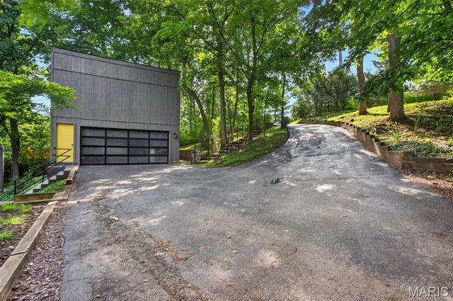 11333 Cragwold Road, St Louis, MO 63122