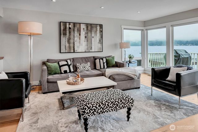 11262 Riviera Place NE, Seattle, WA 98125