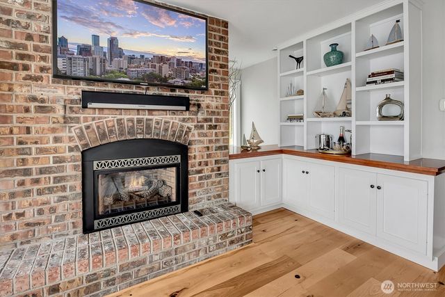 11262 Riviera Place NE, Seattle, WA 98125