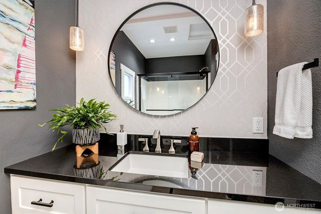 11262 Riviera Place NE, Seattle, WA 98125