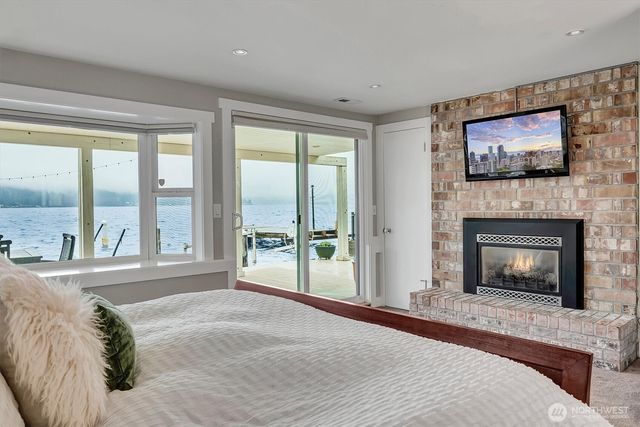 11262 Riviera Place NE, Seattle, WA 98125