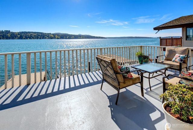 11262 Riviera Place NE, Seattle, WA 98125