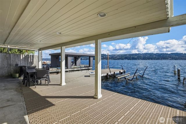 11262 Riviera Place NE, Seattle, WA 98125