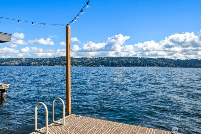 11262 Riviera Place NE, Seattle, WA 98125