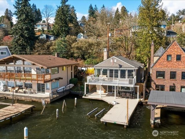 11262 Riviera Place NE, Seattle, WA 98125