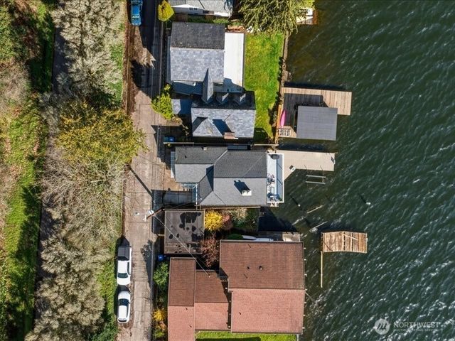 11262 Riviera Place NE, Seattle, WA 98125