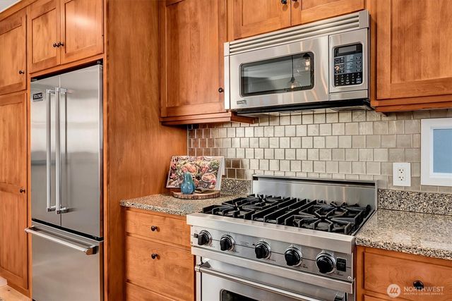 11262 Riviera Place NE, Seattle, WA 98125