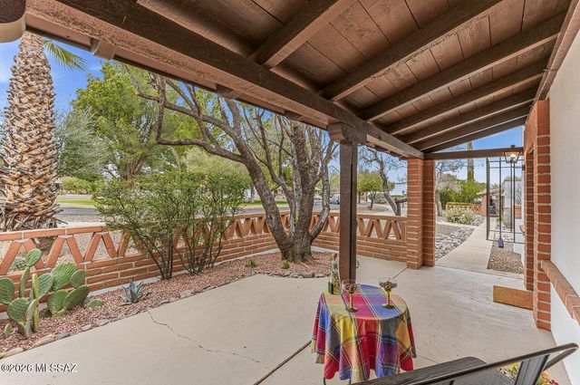 221 S Paseo Tierra, Green Valley, AZ 85614