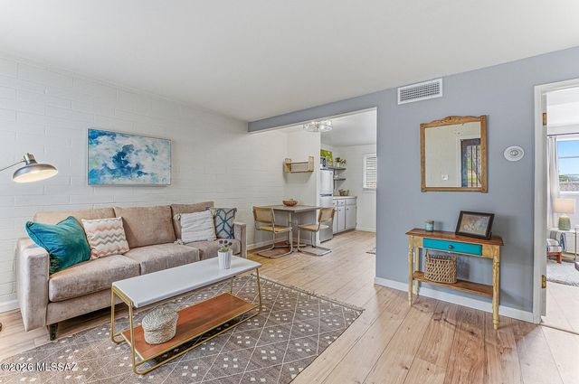 221 S Paseo Tierra, Green Valley, AZ 85614