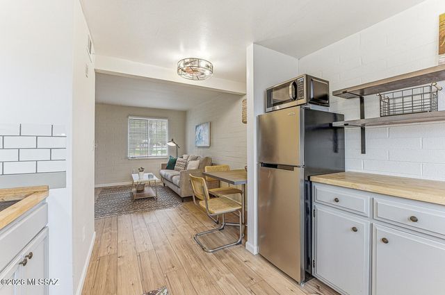 221 S Paseo Tierra, Green Valley, AZ 85614