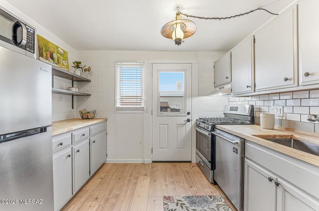 221 S Paseo Tierra, Green Valley, AZ 85614