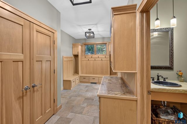 2208 W Black Rock Cir Circle, Sioux Falls, SD 57108