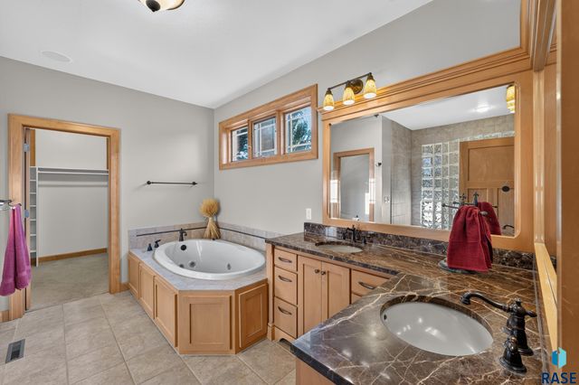2208 W Black Rock Cir Circle, Sioux Falls, SD 57108