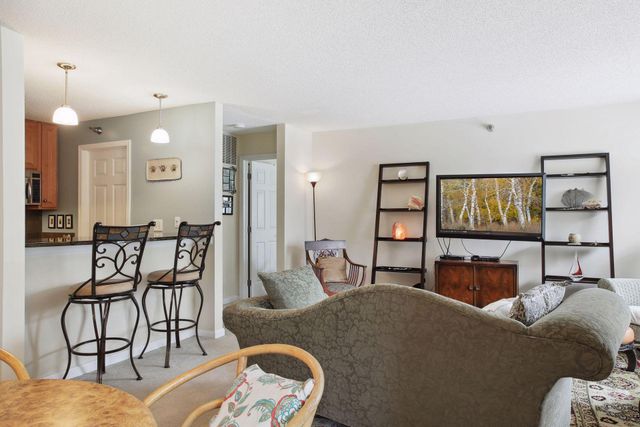 5998 Chasewood Parkway 1, Minnetonka, MN 55343