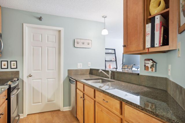 5998 Chasewood Parkway 1, Minnetonka, MN 55343