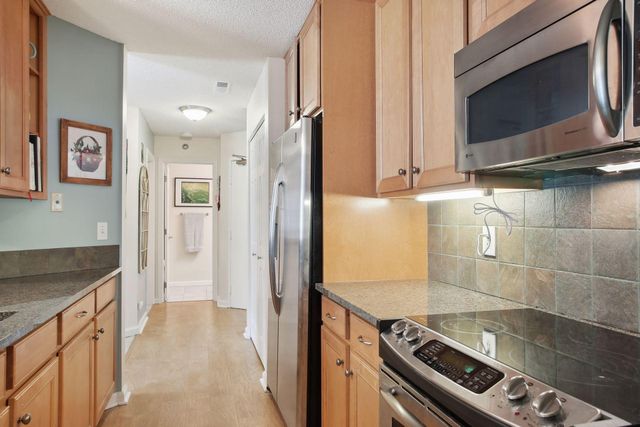 5998 Chasewood Parkway 1, Minnetonka, MN 55343