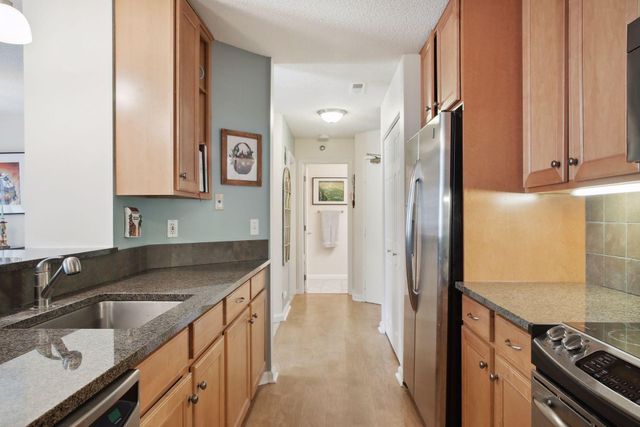 5998 Chasewood Parkway 1, Minnetonka, MN 55343