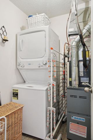 5998 Chasewood Parkway 1, Minnetonka, MN 55343