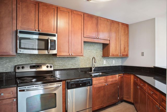 5998 Chasewood Parkway 1, Minnetonka, MN 55343