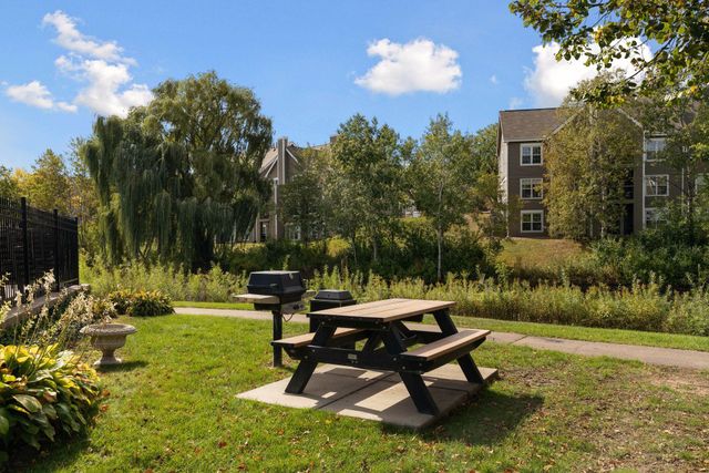 5998 Chasewood Parkway 1, Minnetonka, MN 55343