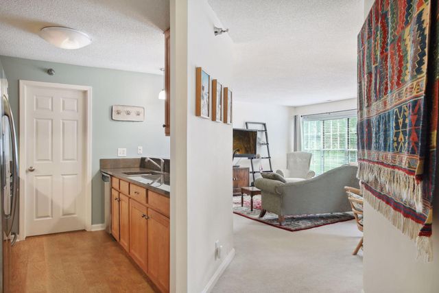 5998 Chasewood Parkway 1, Minnetonka, MN 55343