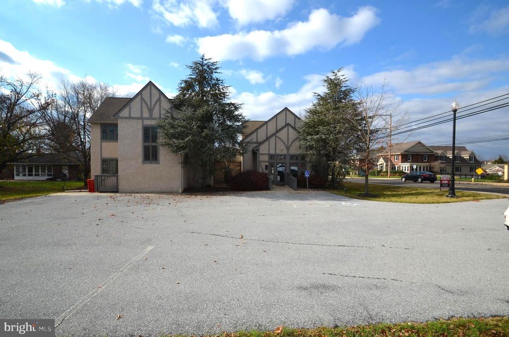 2108 E HIGH ST, POTTSTOWN, PA 19464 — photo 3