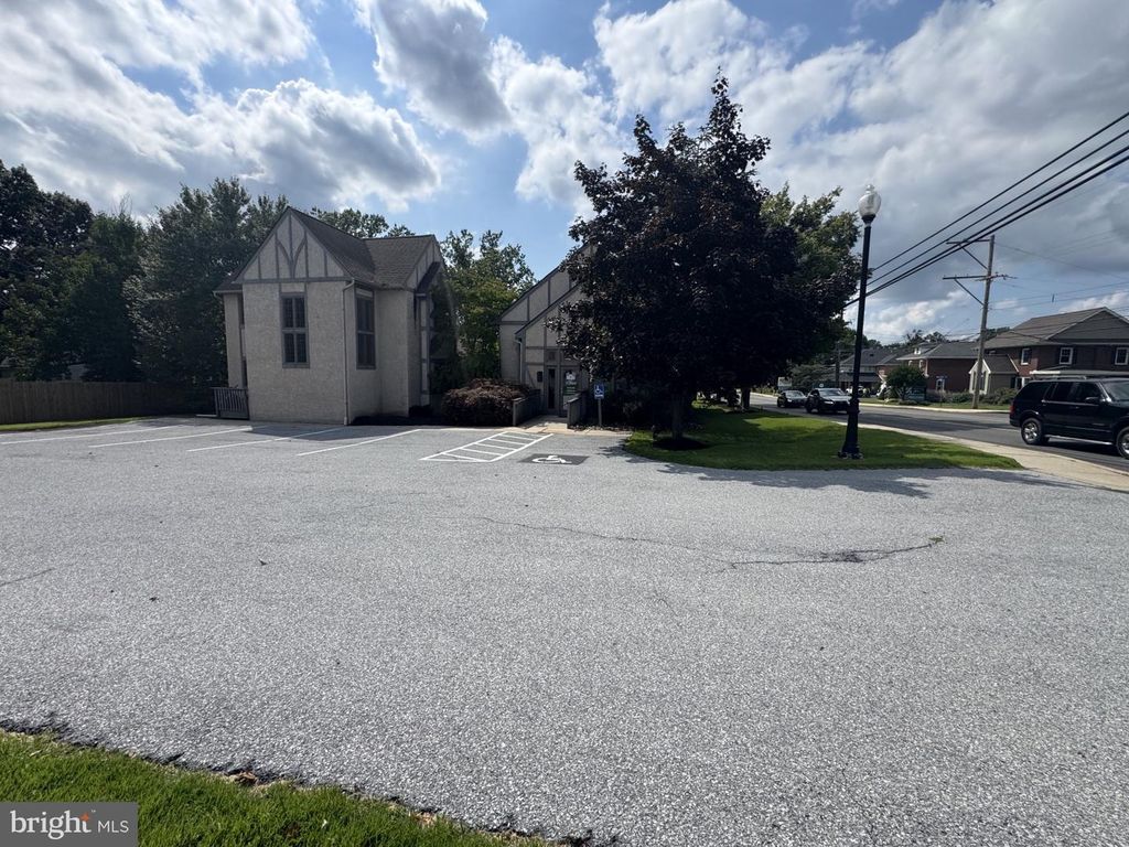 2108 E HIGH ST, POTTSTOWN, PA 19464 — photo 4